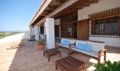 Resale - Villa -
Moraira - Benimeit