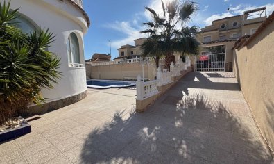 Resale - Villa -
Ciudad Quesada